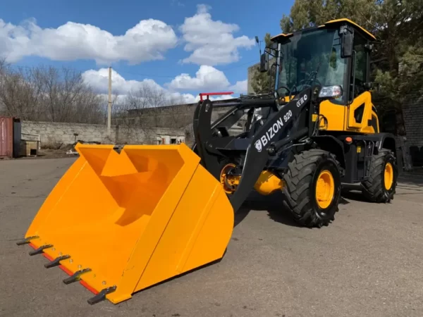 Фронтальный погрузчик BIZON 920